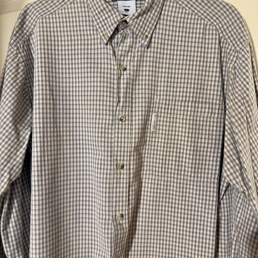 Columbia Gray and White Checkered Casual Shirt